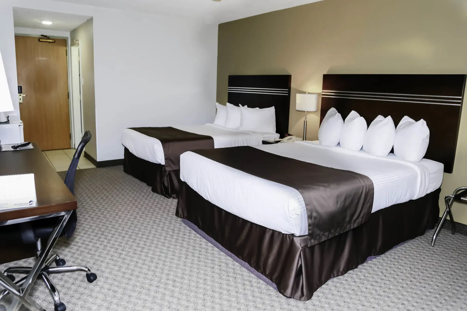 Walking Eagle Inn & Lodge