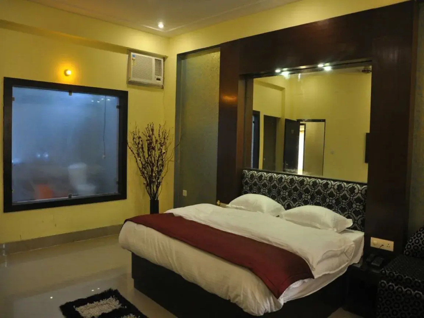 Treebo New Park Premium Plaza