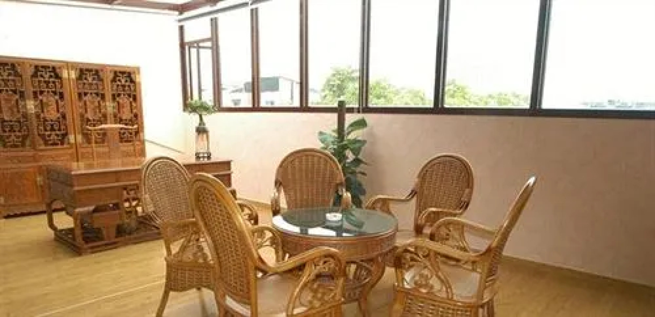 Lishui Tang Garden Hotel