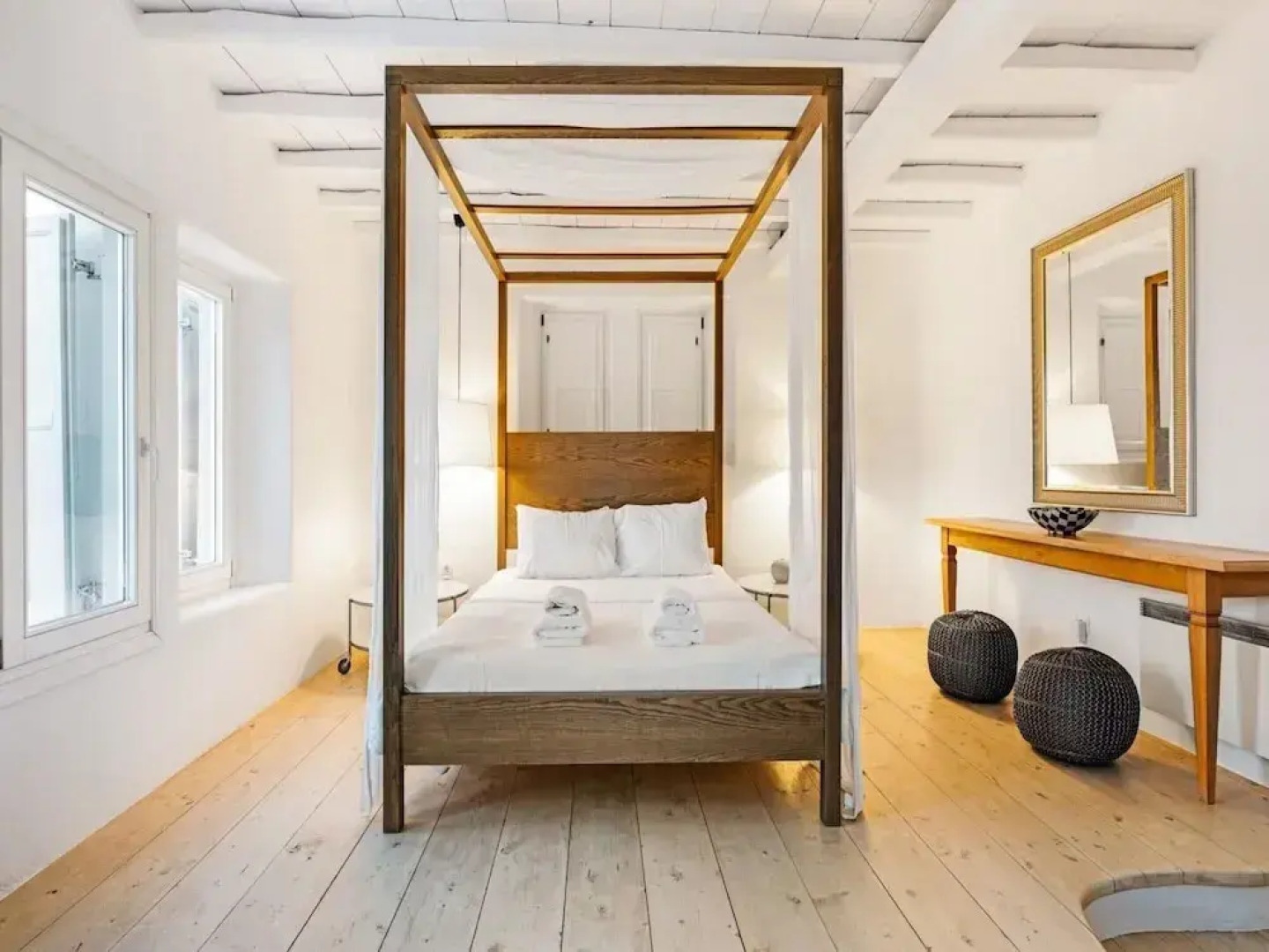 Stunning Villa Surrounded by Lush Greenery