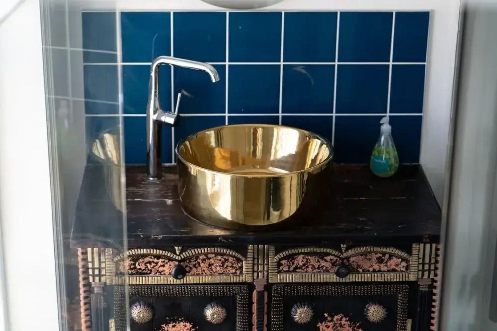 Stylish Beachfront Luxury With Sweeping Sea Views