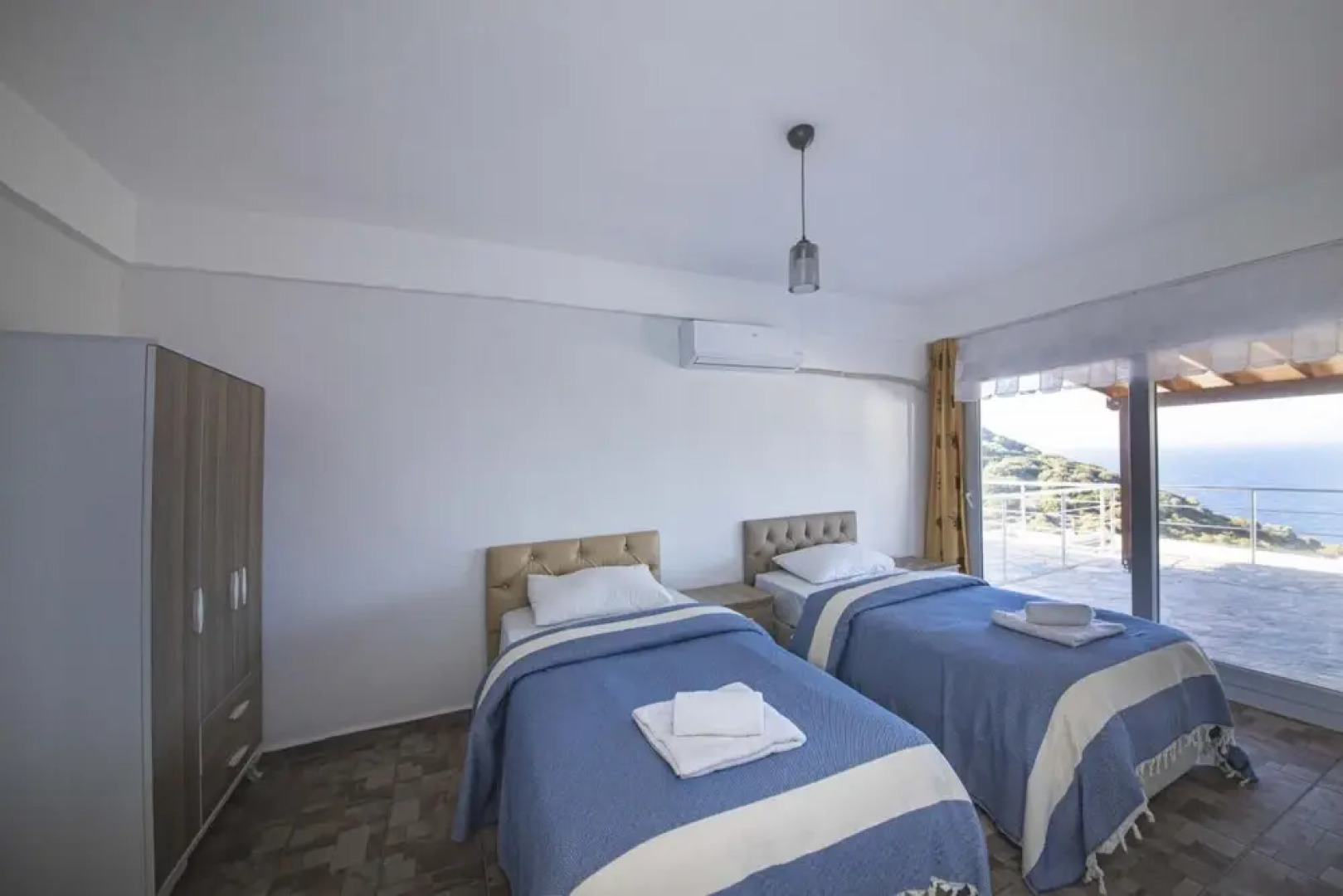 Peaceful House With Private Beach in Gumusluk