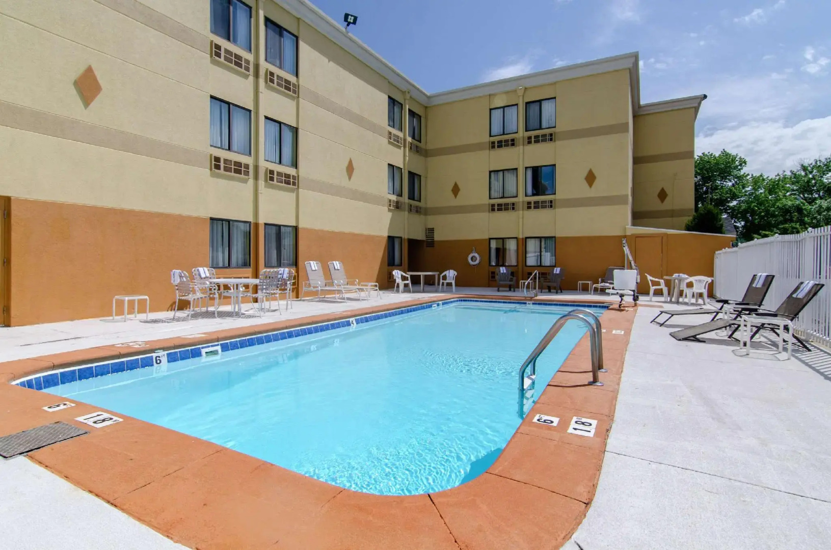 Quality Inn Merriam - Kansas City