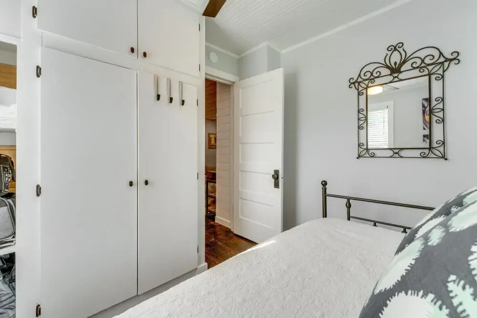 Welcoming Williams Bay Cottage w/ Deck & Fire Pit!