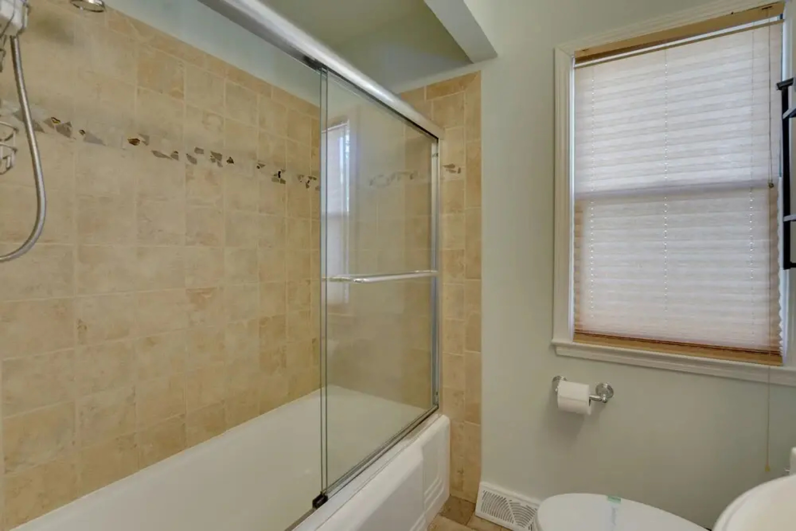 5 Mi to Downtown: Royal Oak Bungalow!