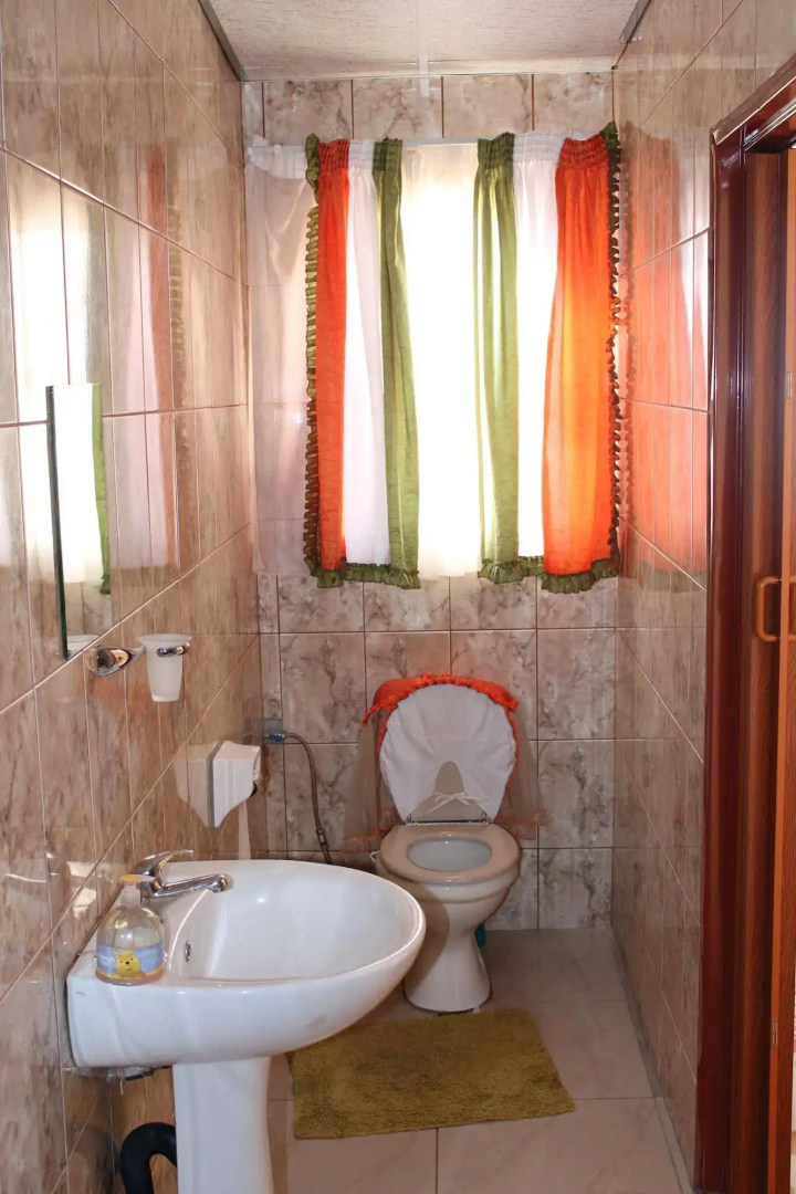 Mohlongwafatshe Guest House