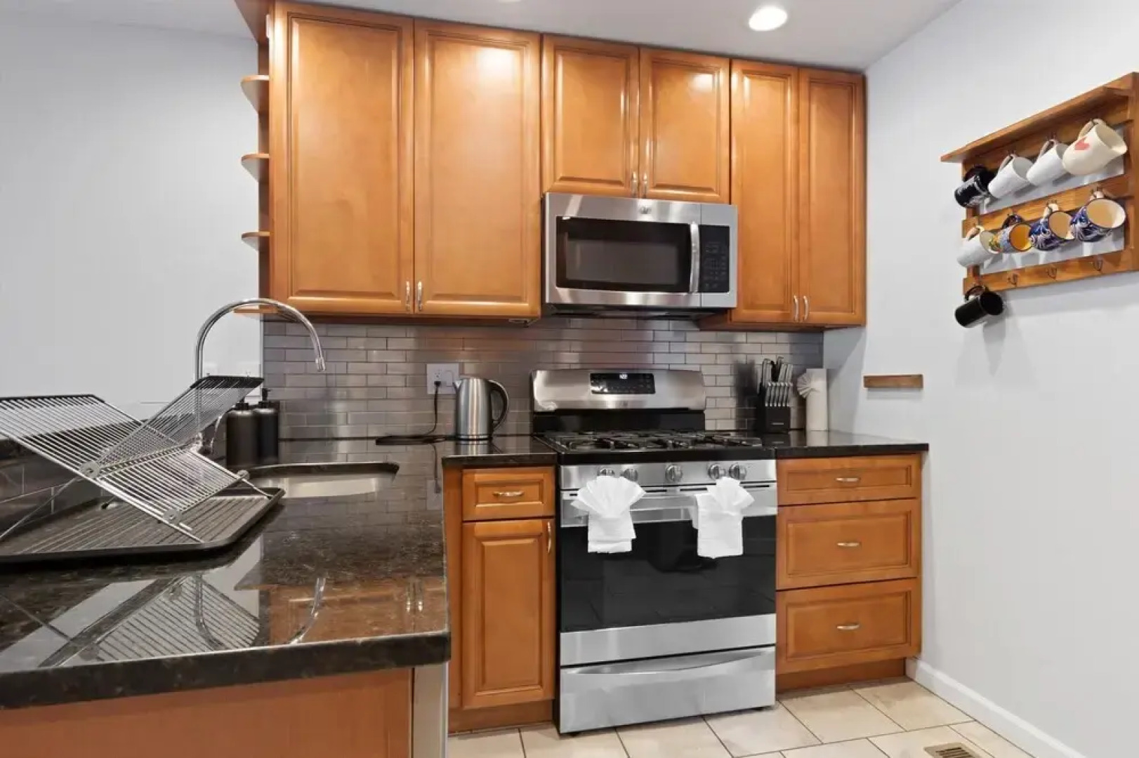 Entire 2-br Townhome Mins From Del Ray Old Town