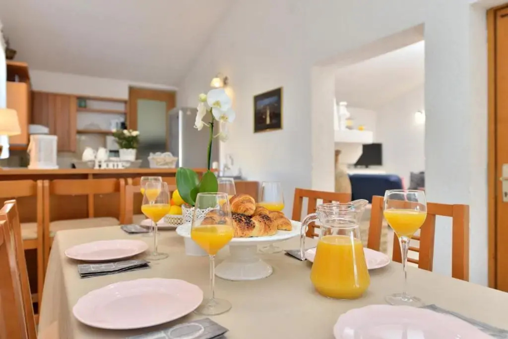 Beachfront Skoblar Holiday Home with Seaview