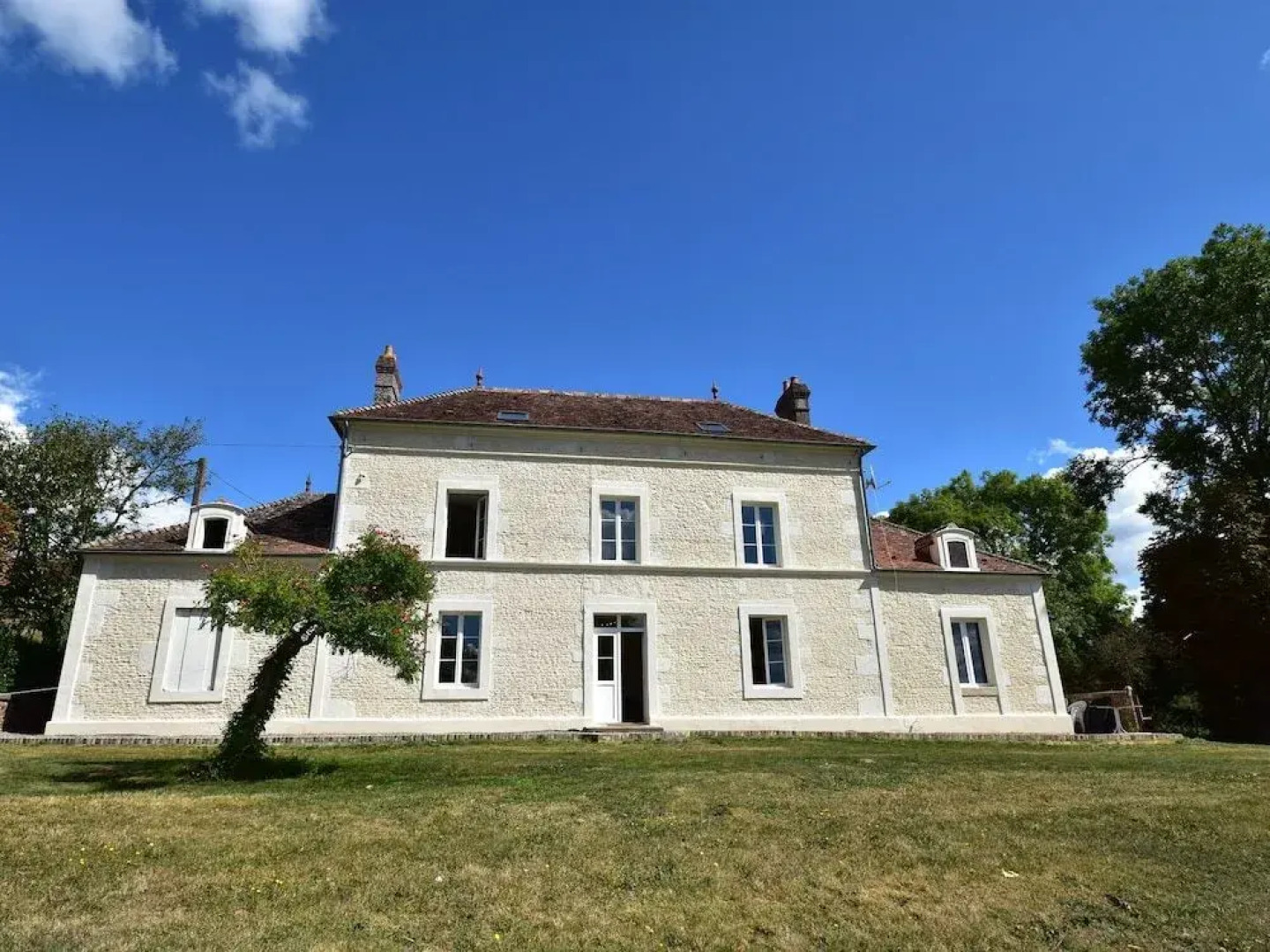Cozy Mansion in Montreuil-la-cambe With Garden