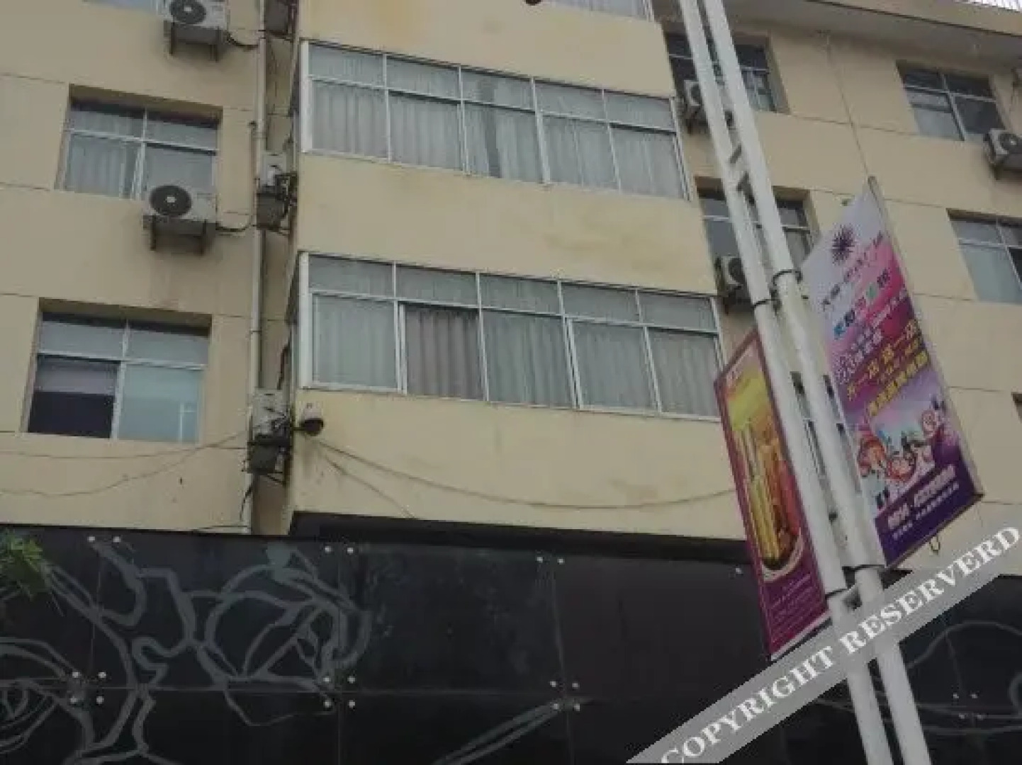 Ziyouren Holiday Hotel (Zhashui Passenger Terminal Branch)