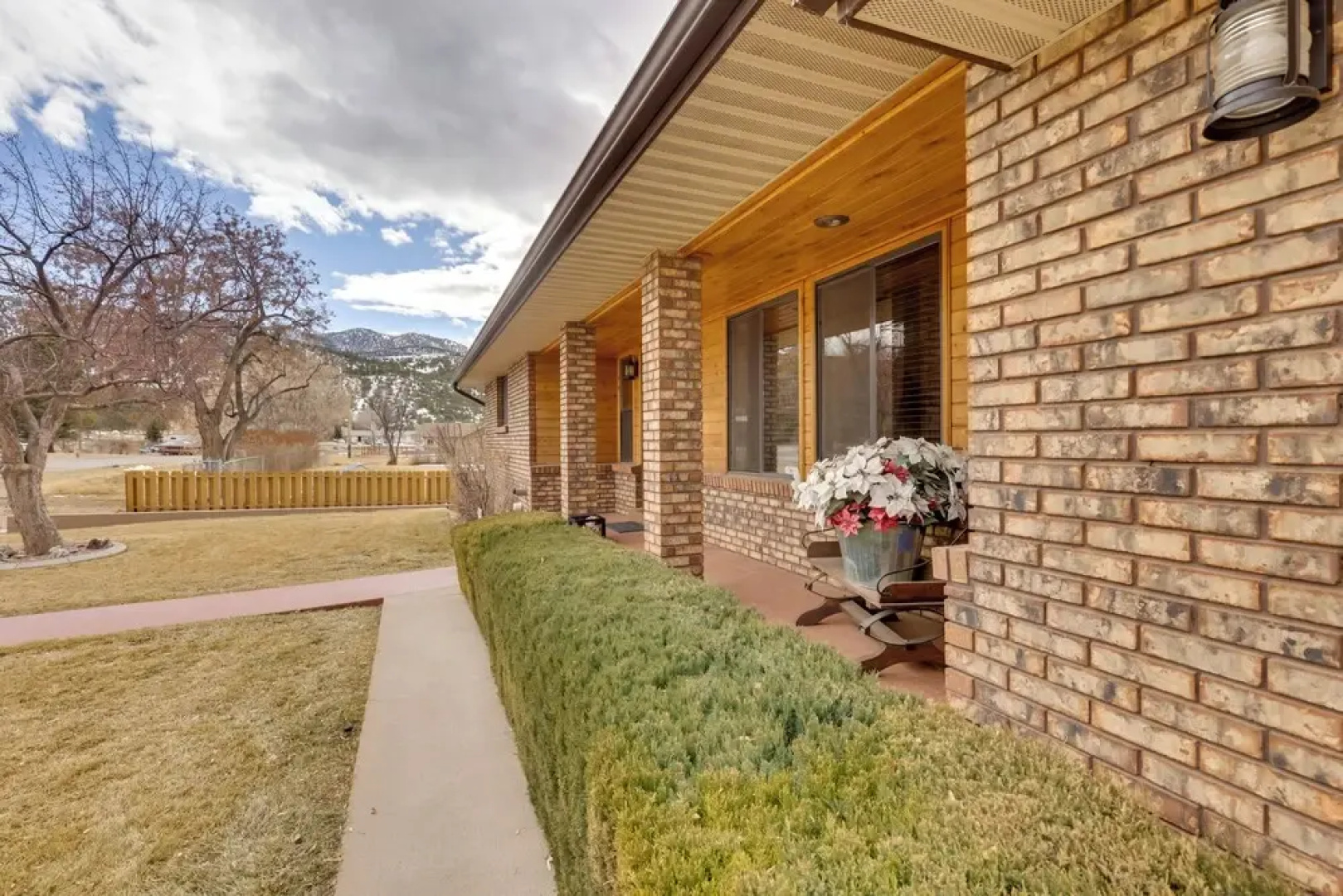 Parowan Escape With 2 Game Rooms, Deck & Yard!