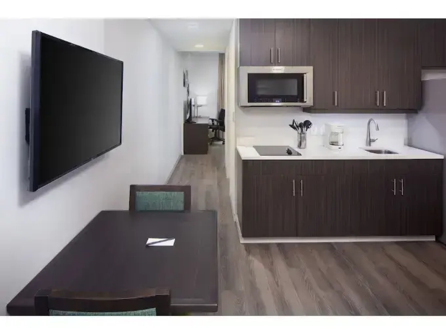 Star Suites By Riverside Theatre