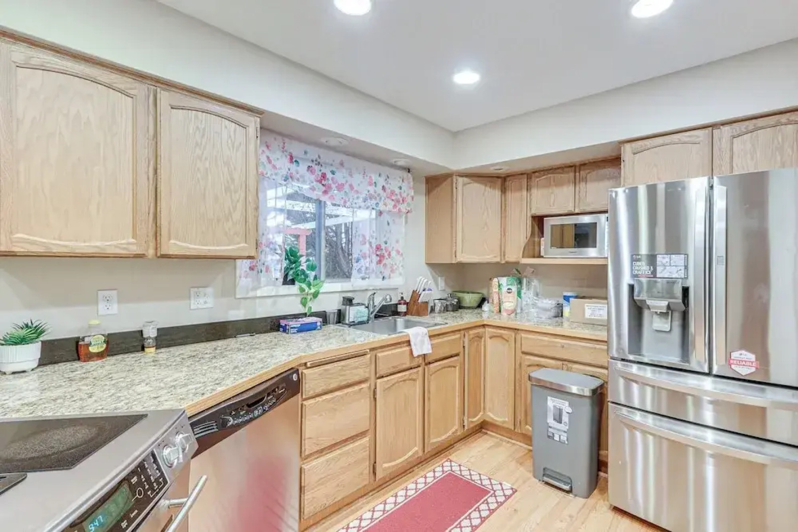 Spacious Portland Area Home w/ Fenced Yard