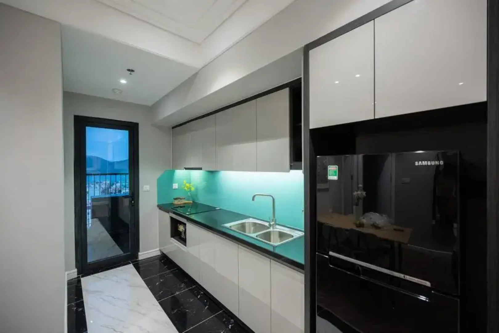 2BR luxury seaview apt 2' walking to the beach