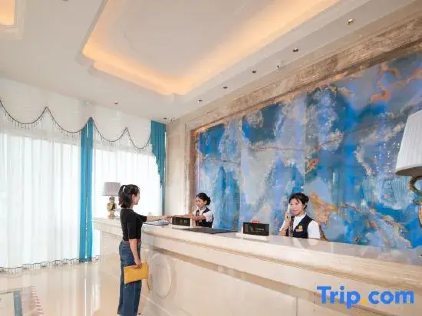 Vienna Hotel Yunnan Maitreya Huquan