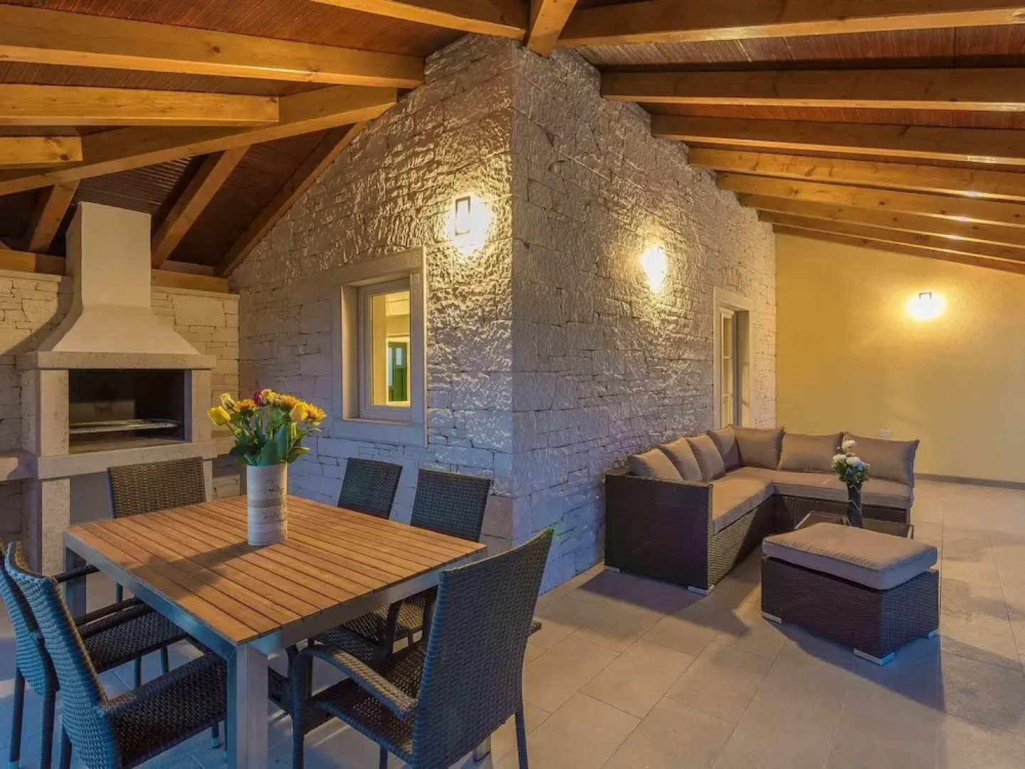 Modern House With Pool and Beautiful Landscaped Environment in a Quiet Location