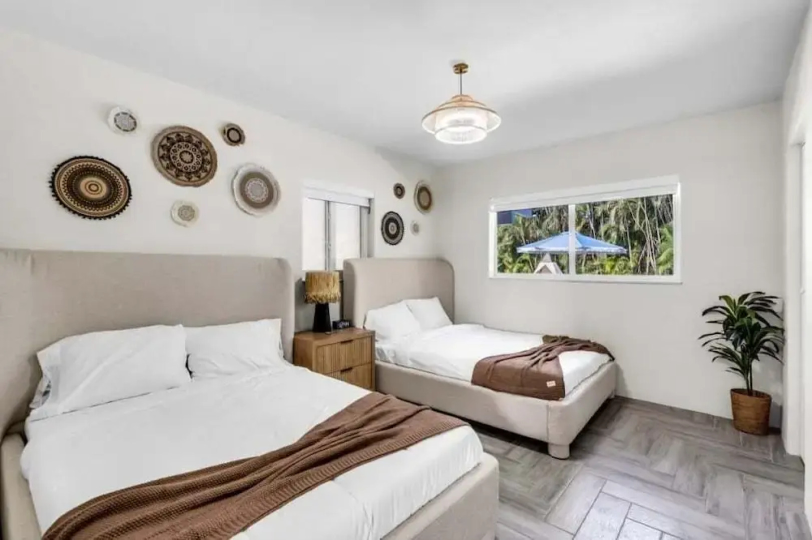 4br Biscayne River Home: Pool & Pickleball Fun 4 Bedroom Home