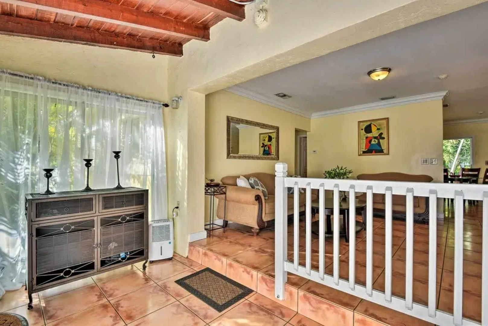 Quaint Central Miami Bungalow: 10 Mi to Mid-beach!