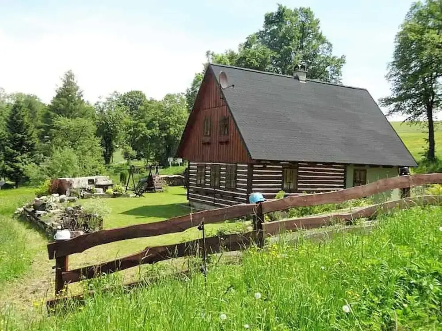 Cozy Holiday Home with Swimming Pool Bohemian