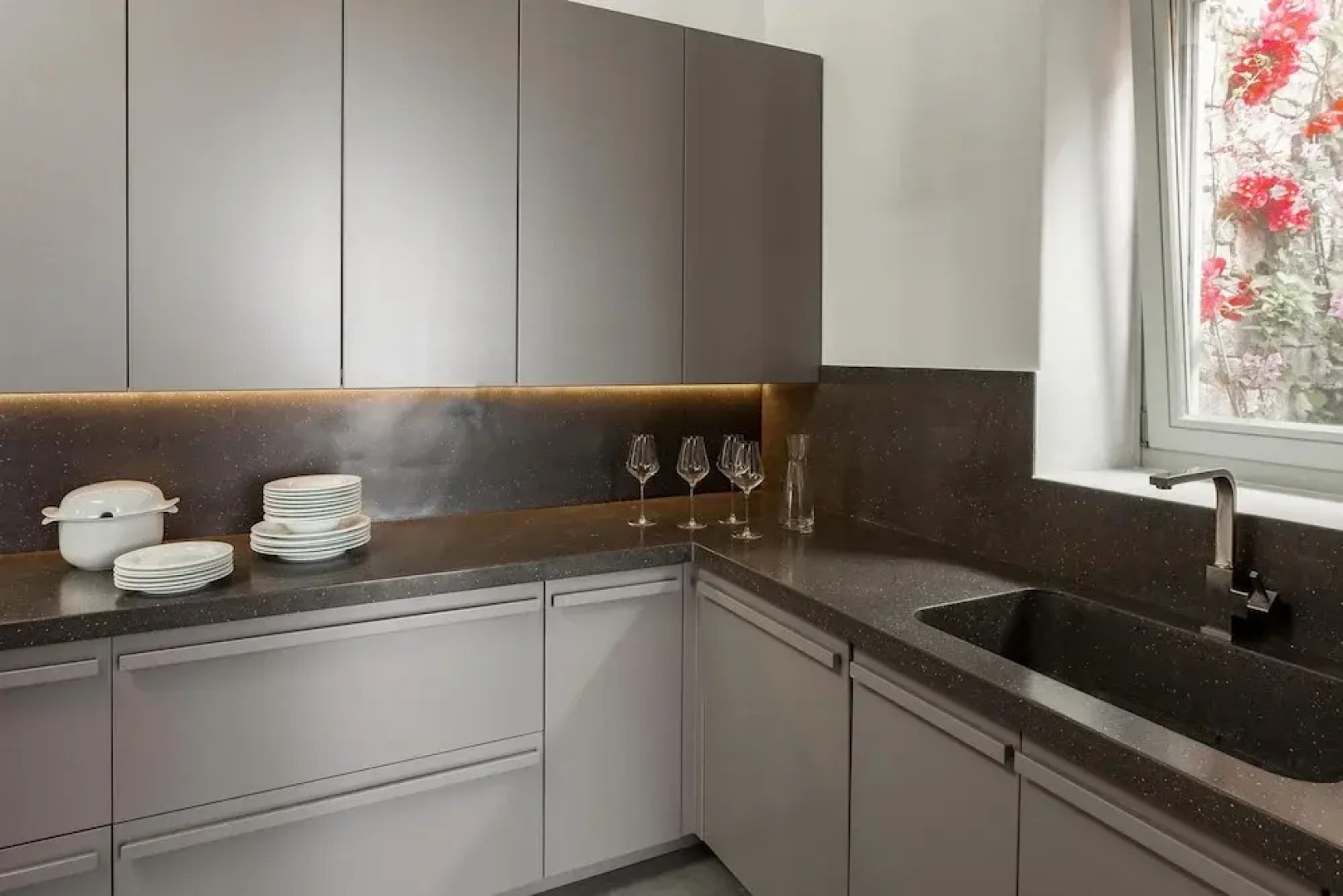 Epic Twin Luxurious 14 Bedrooms Villa for 28