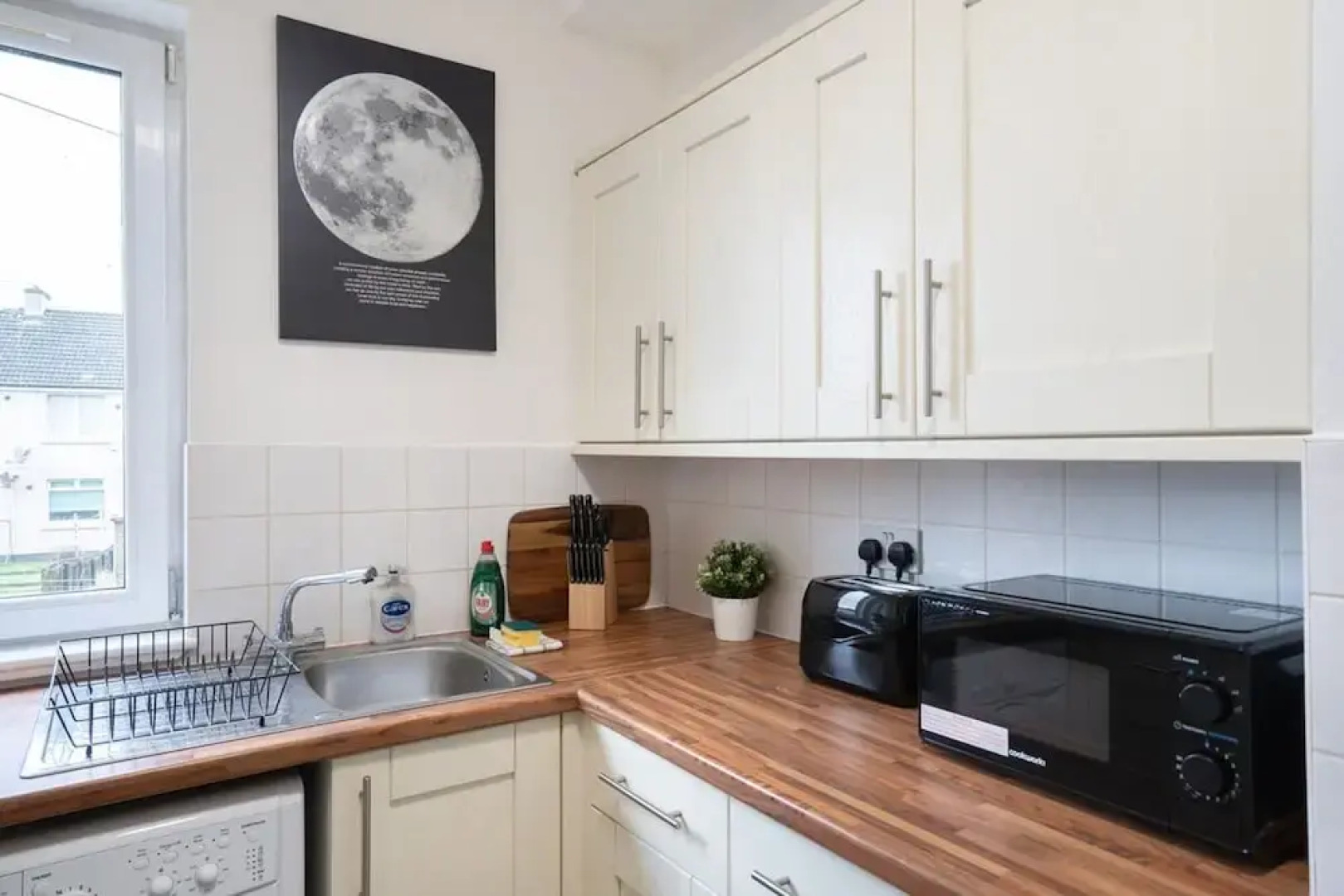 2 Bedroom Apartment-free Parking