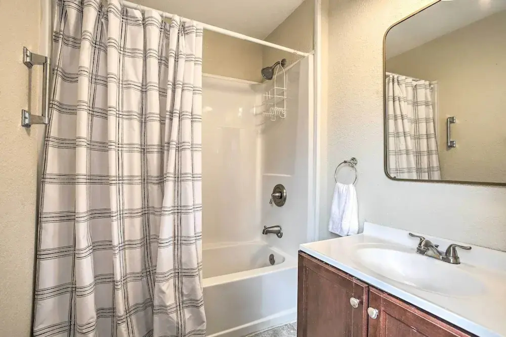 Walk to Coast: Galveston Bay Retreat w/ Grill