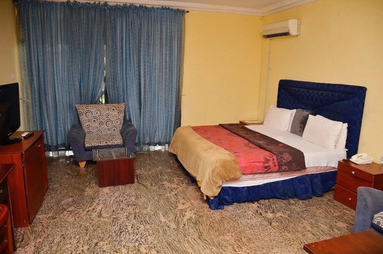 Yanna Lodge