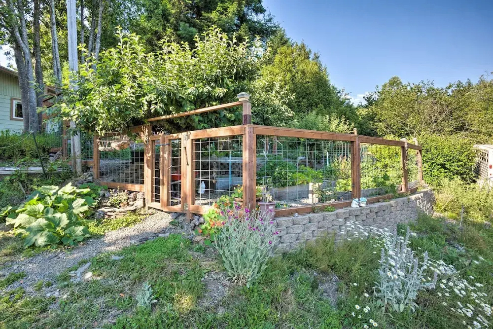 Quaint Riverside Reprieve w/ Kayaks + Floats!