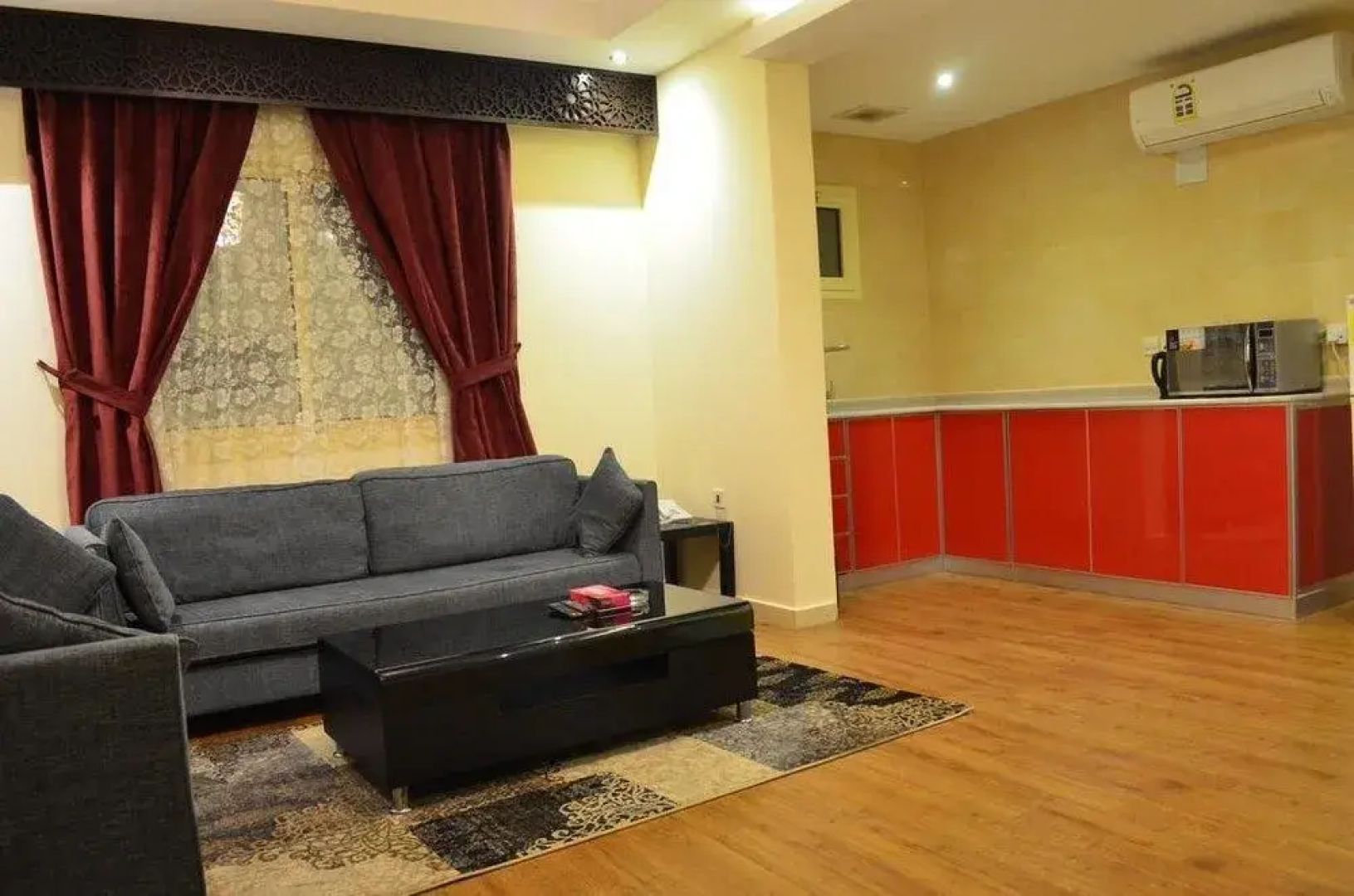 Grand Plaza Hotel Suites