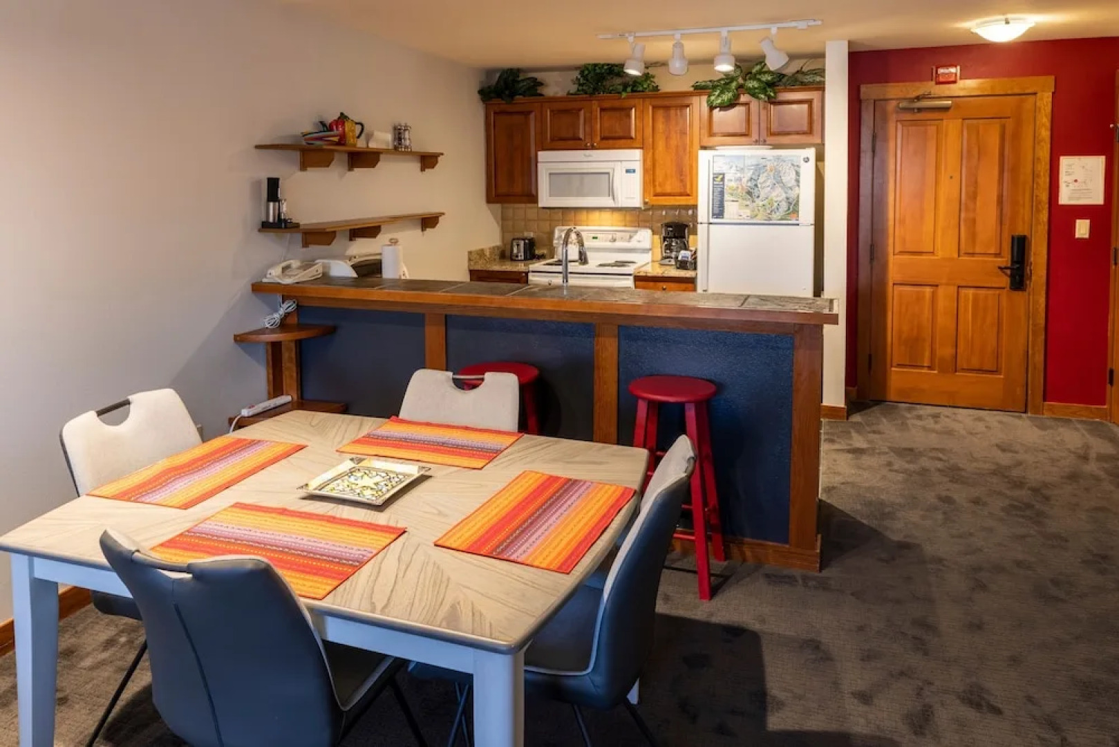 3402 - One Bedroom + Den Deluxe Powderhorn Lodge 1 Condo by RedAwning