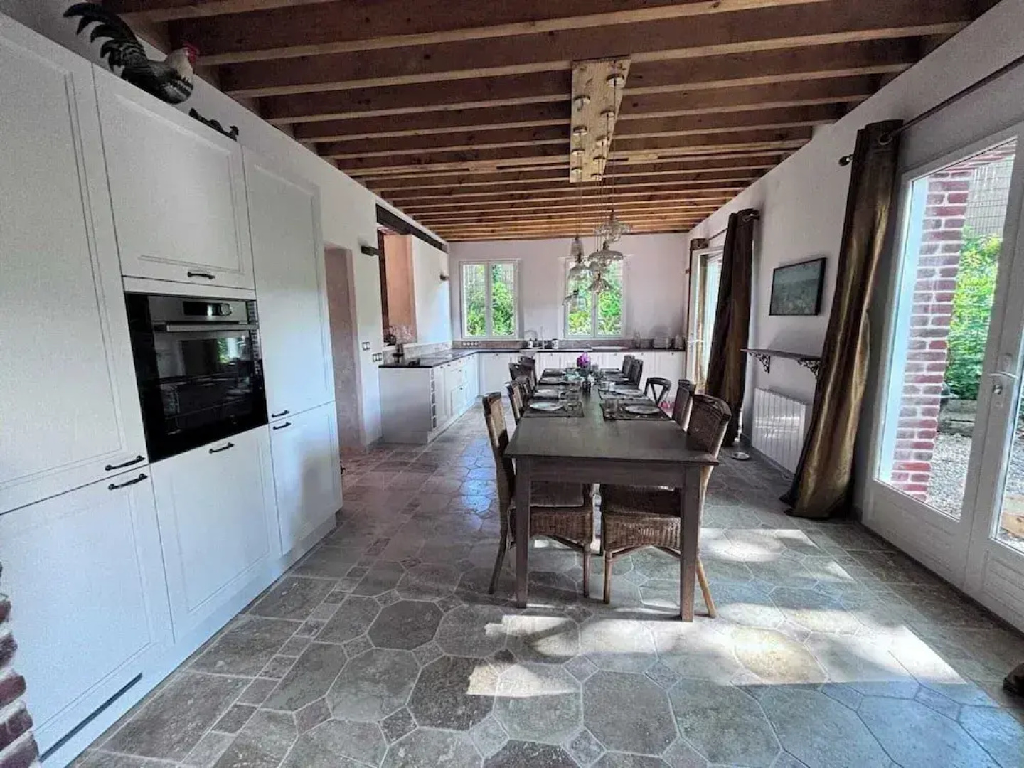 Exceptional 5 Bedroom House Near the Beach