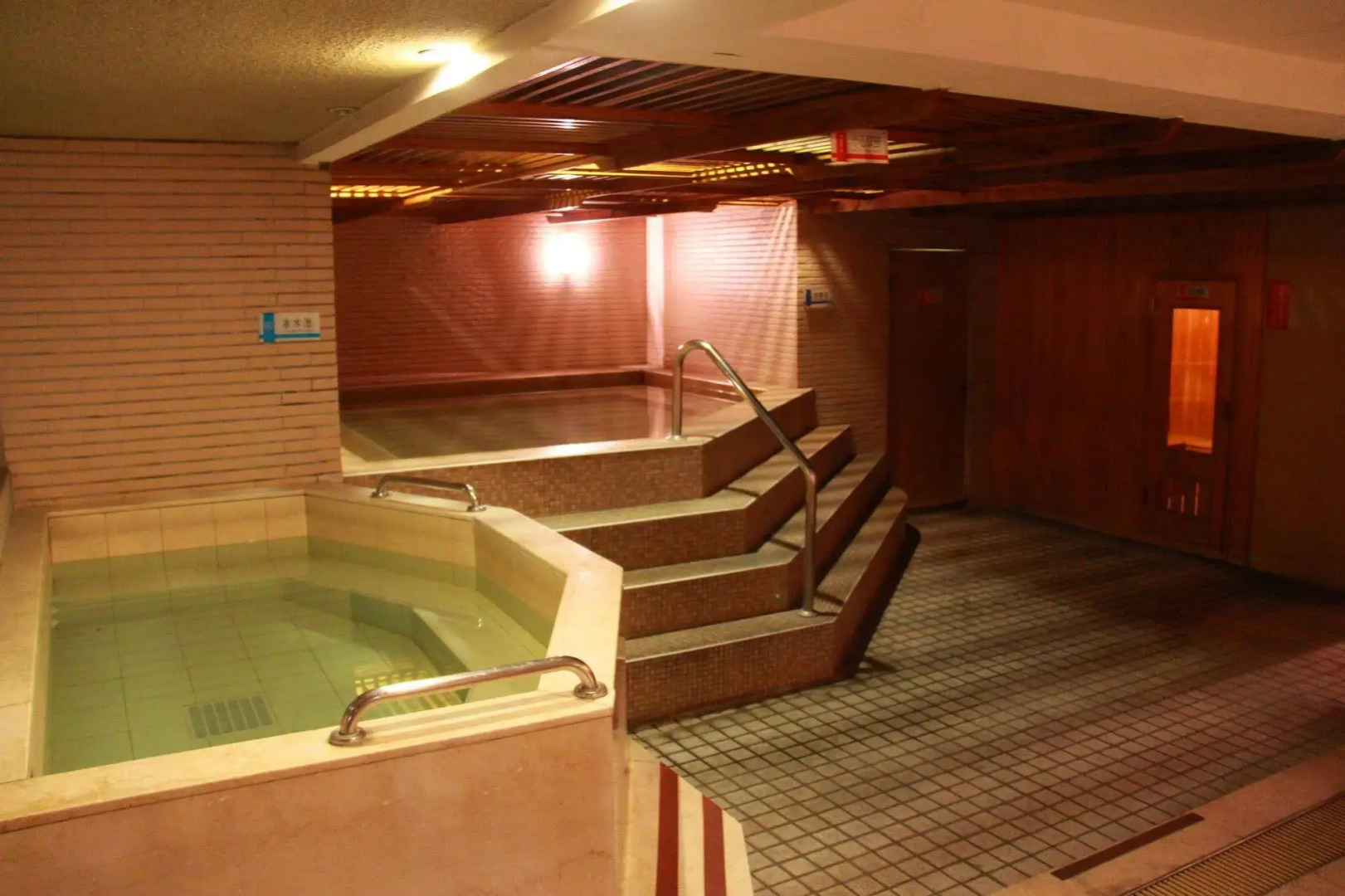 Crystal Plaza Hotel Kaohsiung