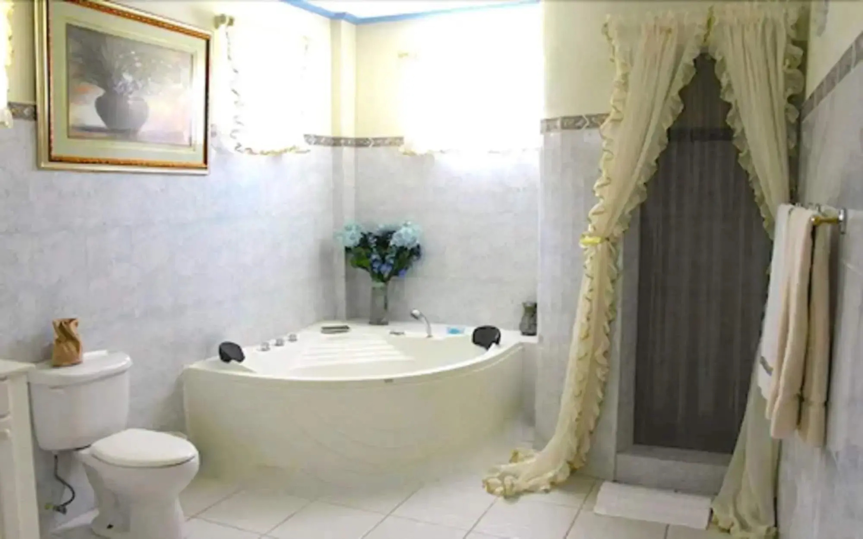 Beachcombers Hotel