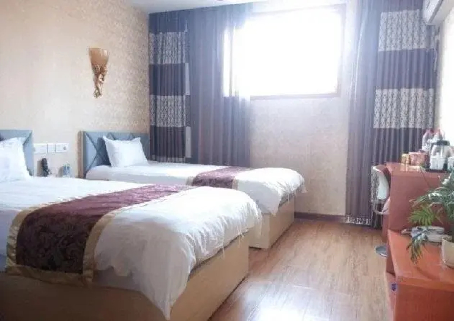 Yanling Hongtai Business Hotel