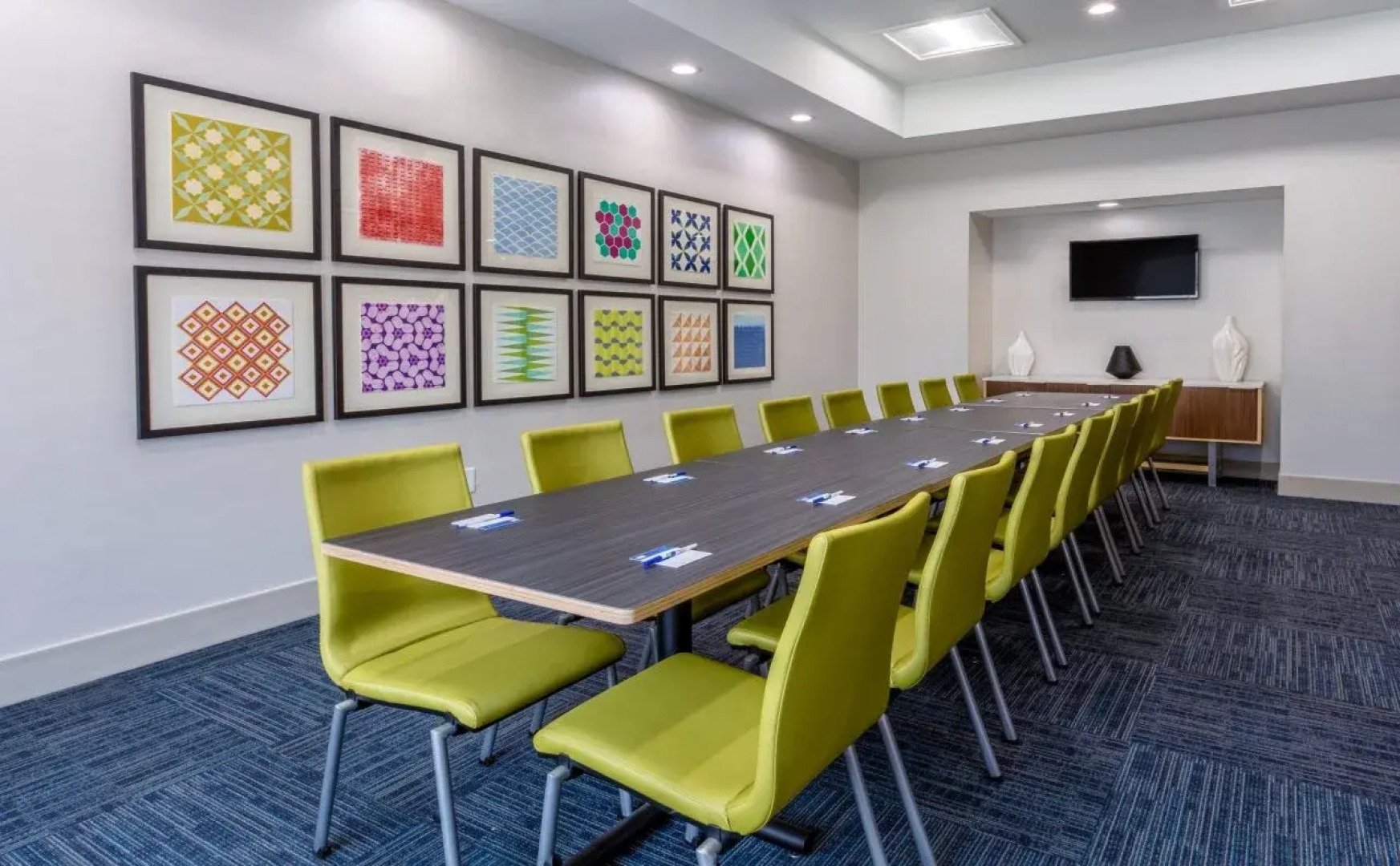 Holiday Inn Express Hotel & Suites Charlotte Arrowood by IHG