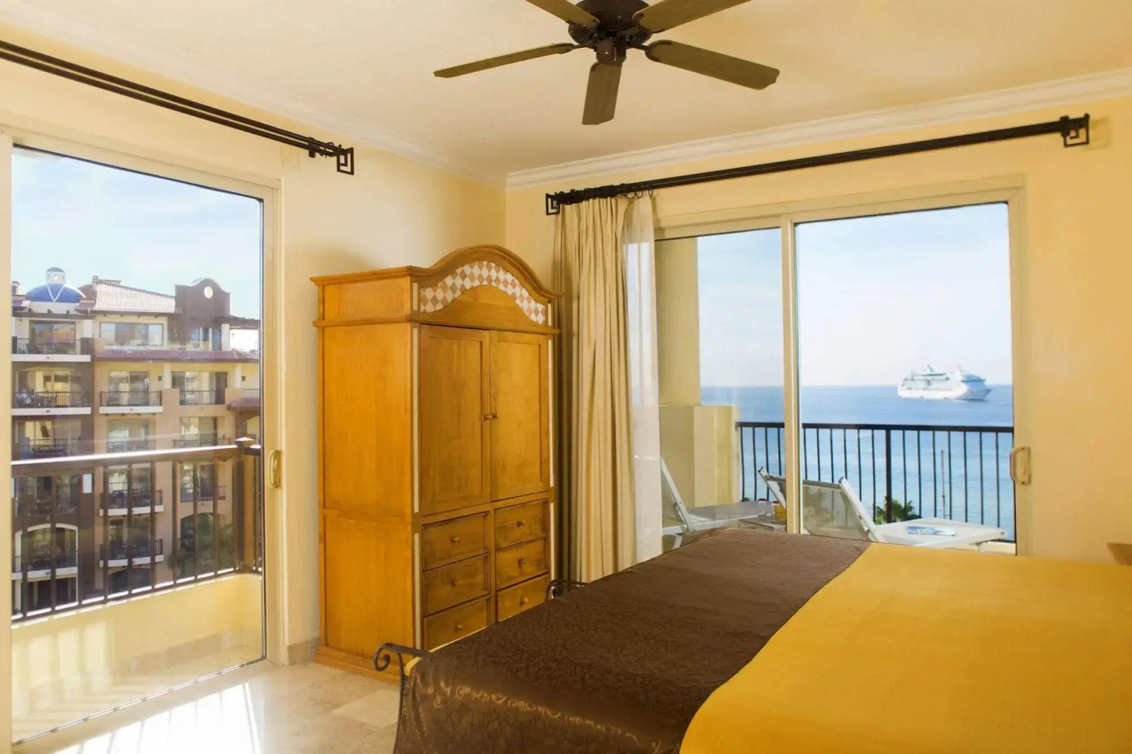 Villa del Arco Residences