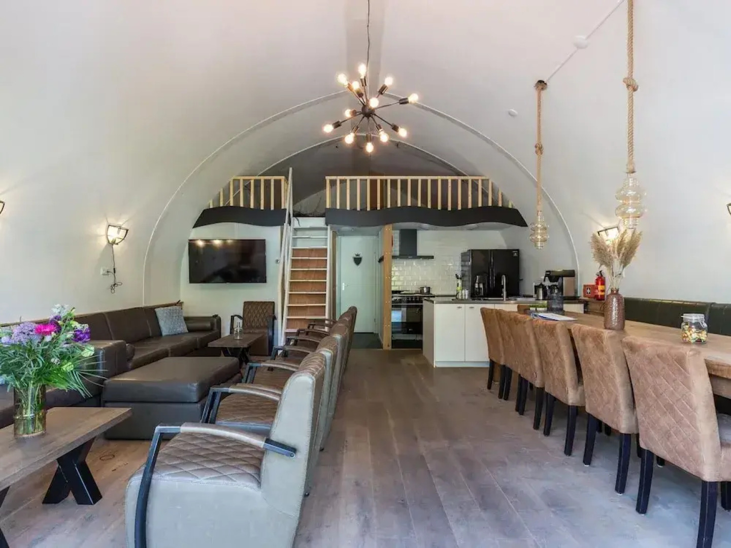 Beautiful House With Sandy Beach, Near Giethoorn