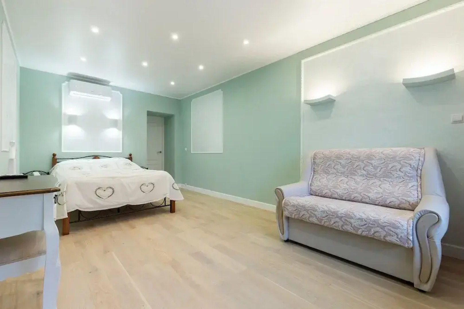 Апартаменты «Feelathome Невский»