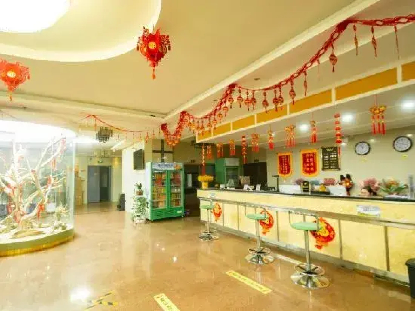 Ruoqiang holiday inn