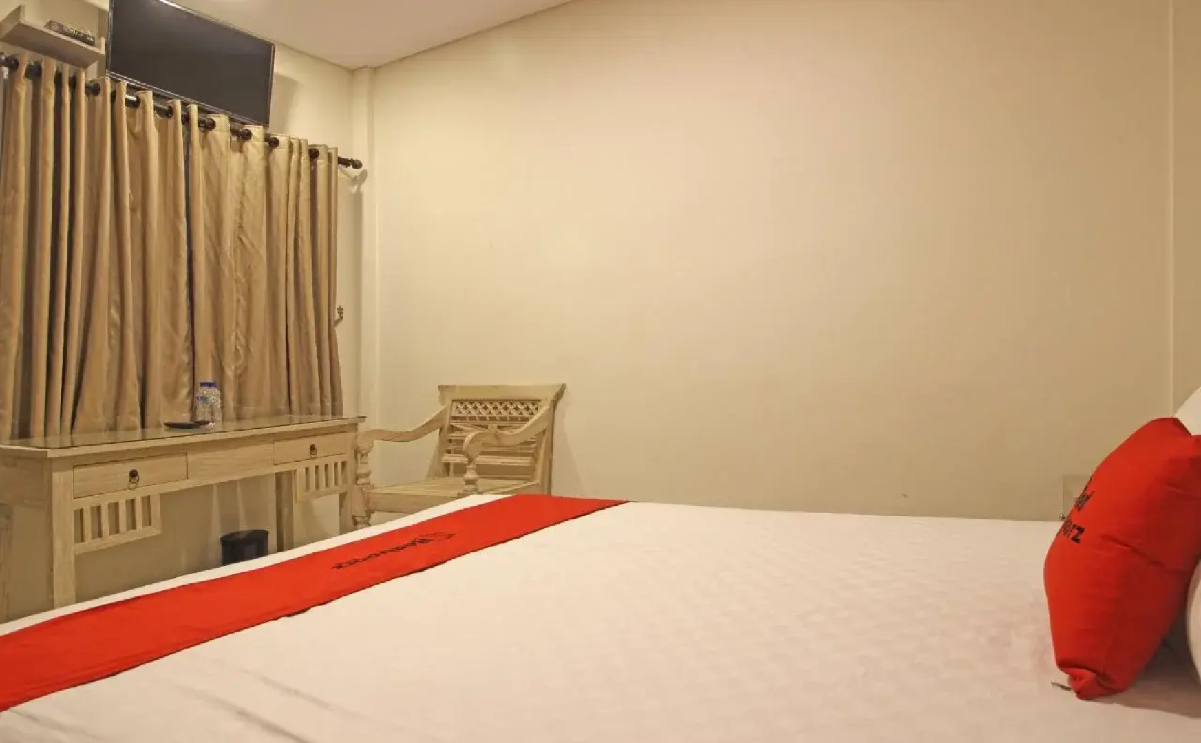 RedDoorz Plus near Solo Square 2