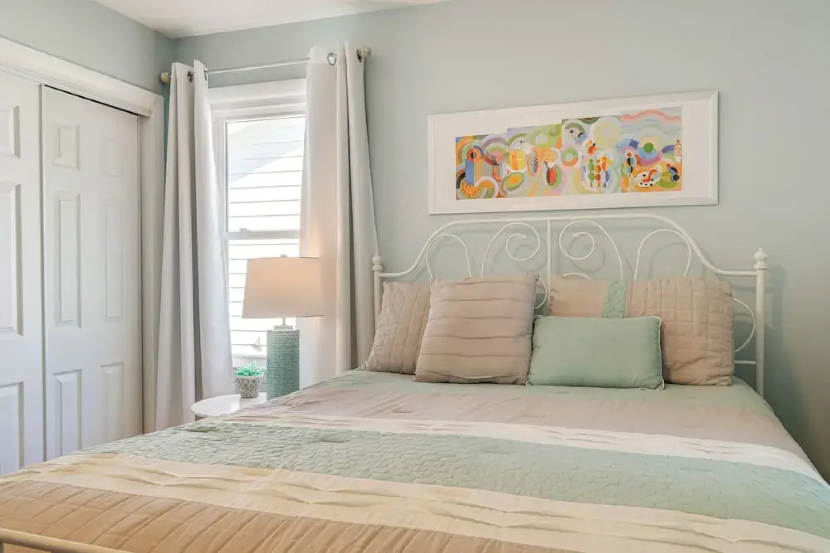 < 1 Mi to Colonial Beach: Coastal Gem w/ 2 Porches