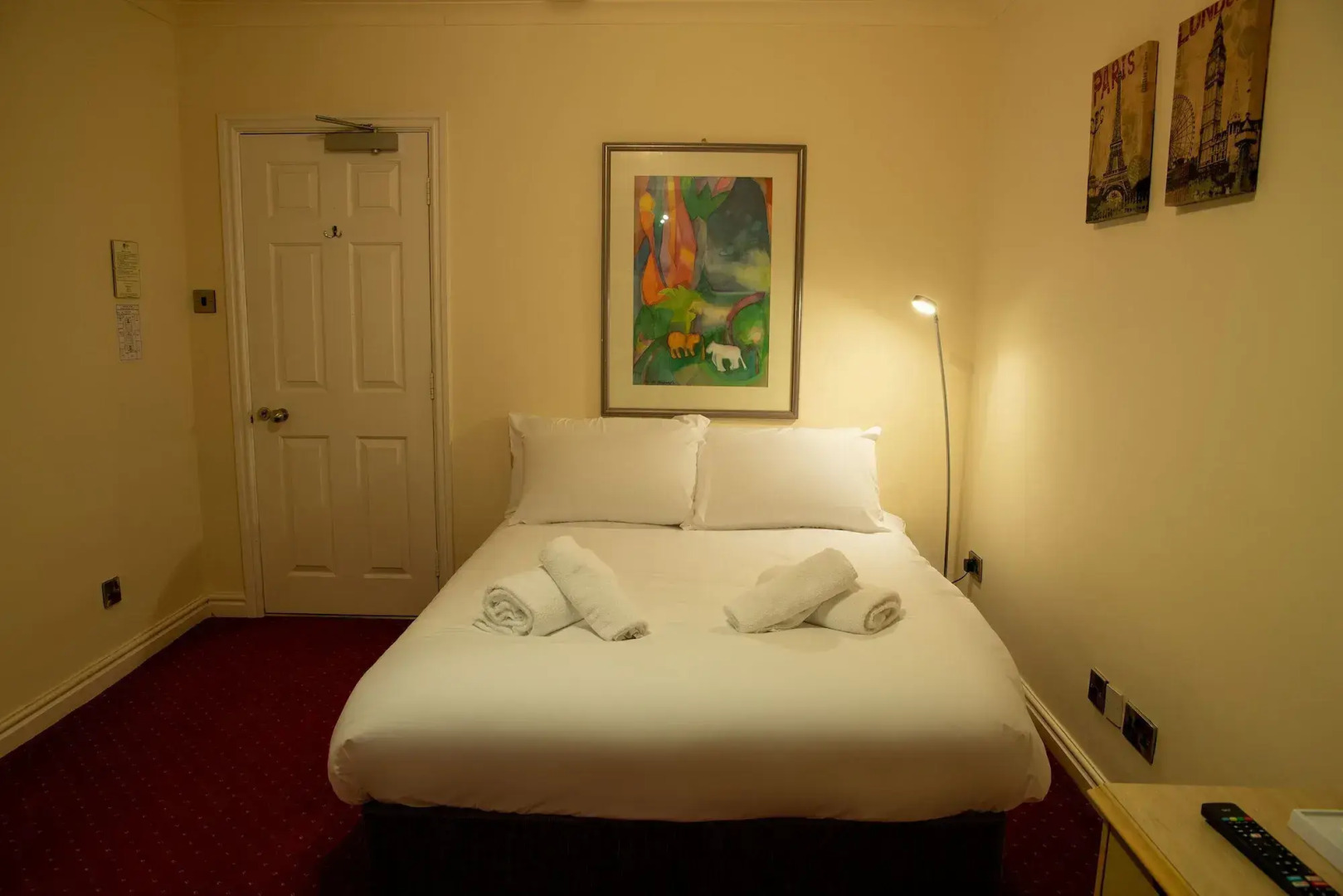 The Knighton Apartment by Paymán Club