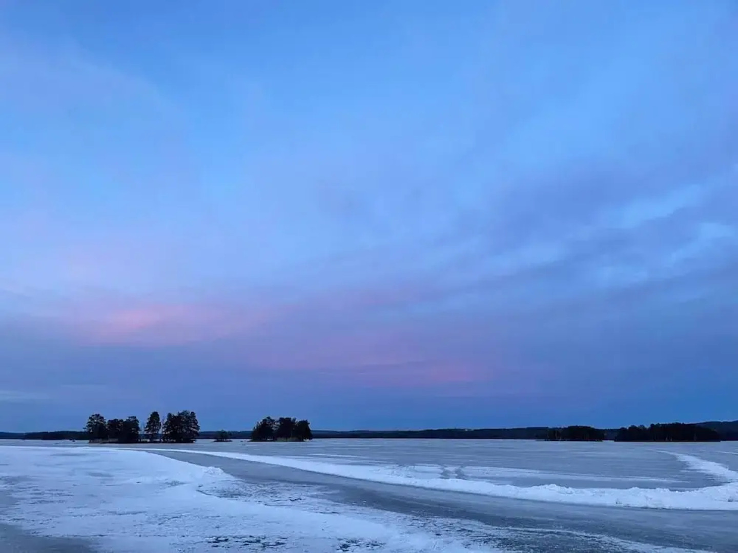 Romantic Spa Villa With Fireplace by the Lake