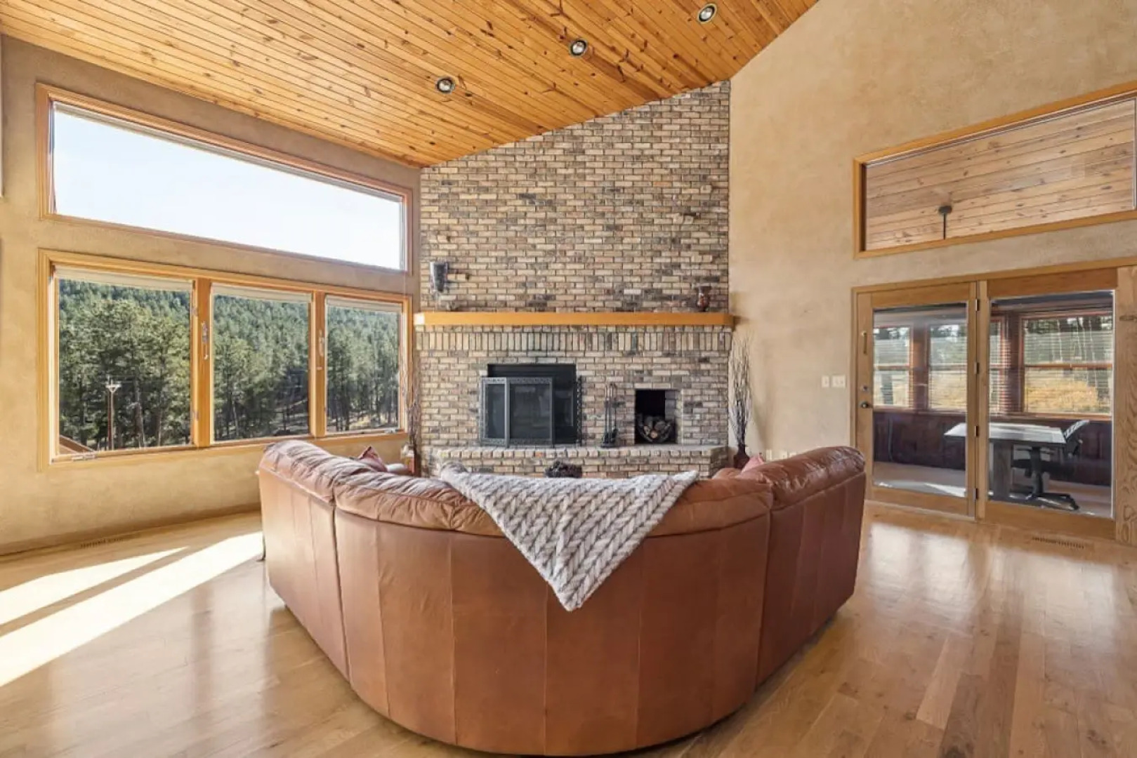 Peaceful Pines 5 BR Home with Hot Tub!