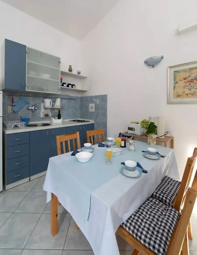 Apartment Blue - 100 m from sandy beach: A1 Igrane, Riviera Makarska