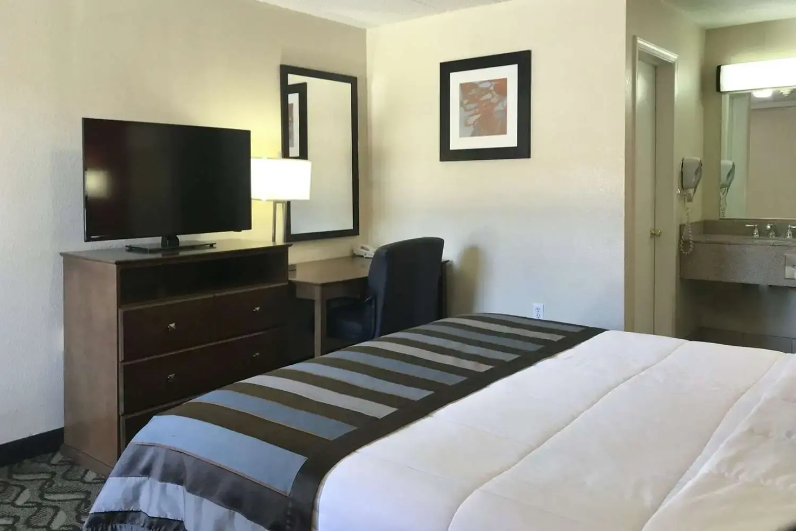 Super 8 by Wyndham Greensburg