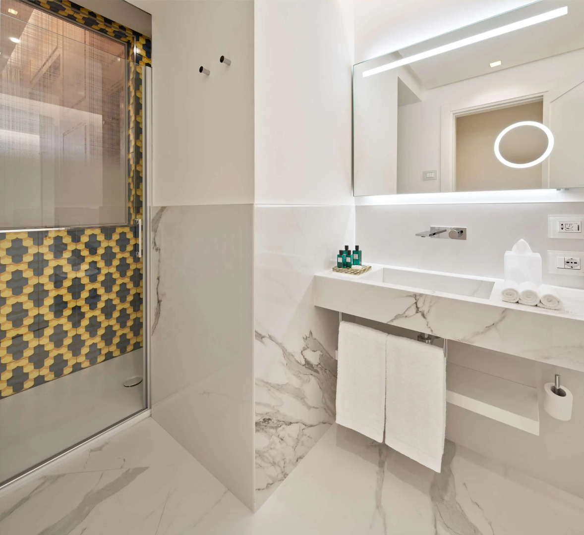 De Bonart Naples, Curio Collection by Hilton