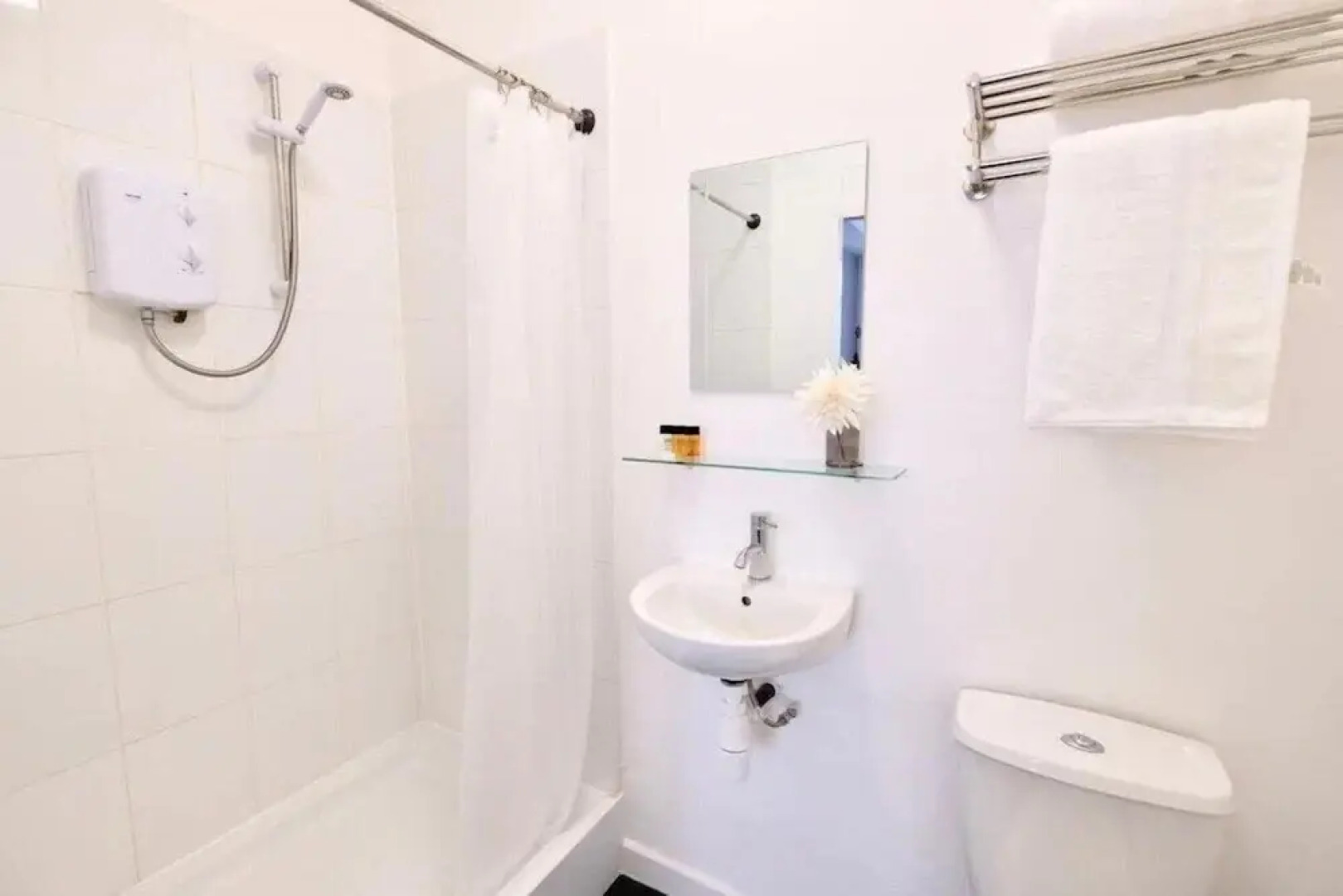 Oddfellows 8 Ensuite Double Room