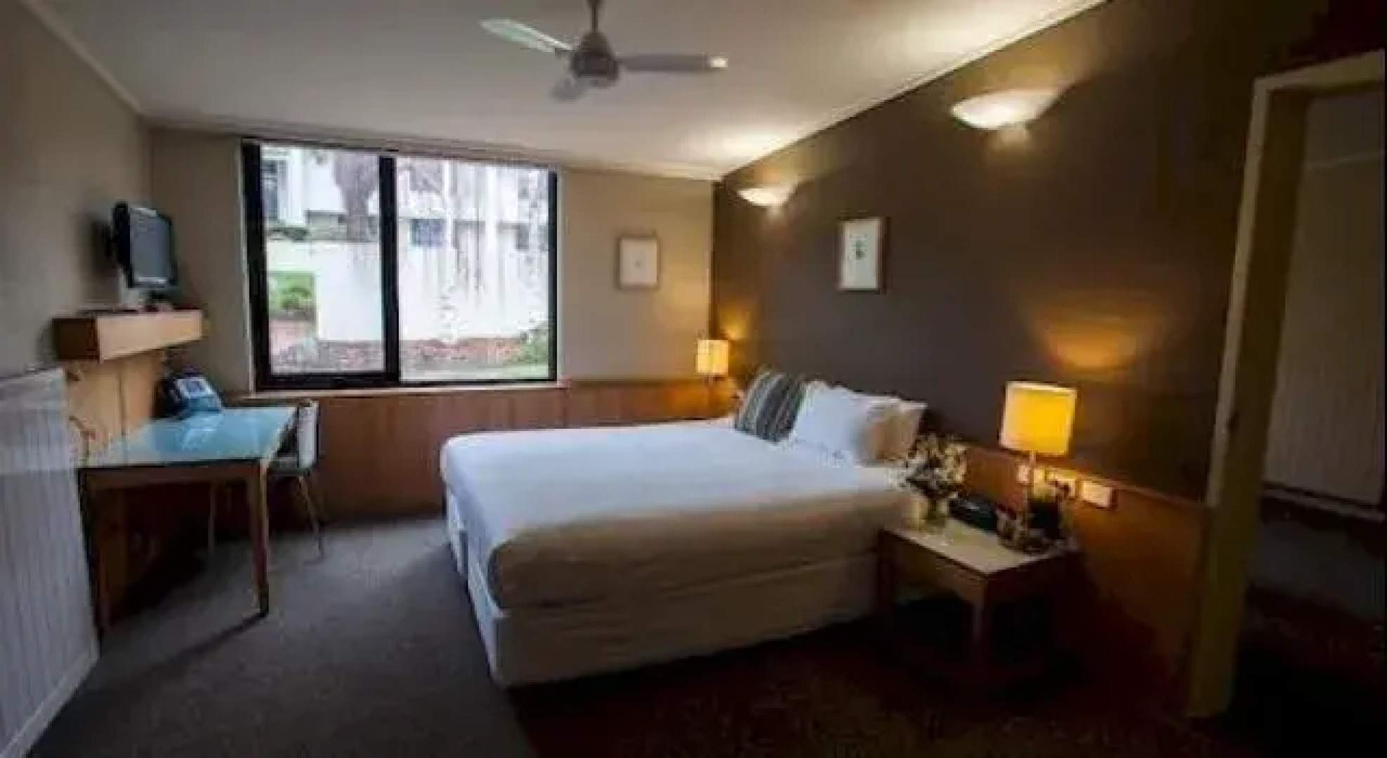 Deakin Management Centre