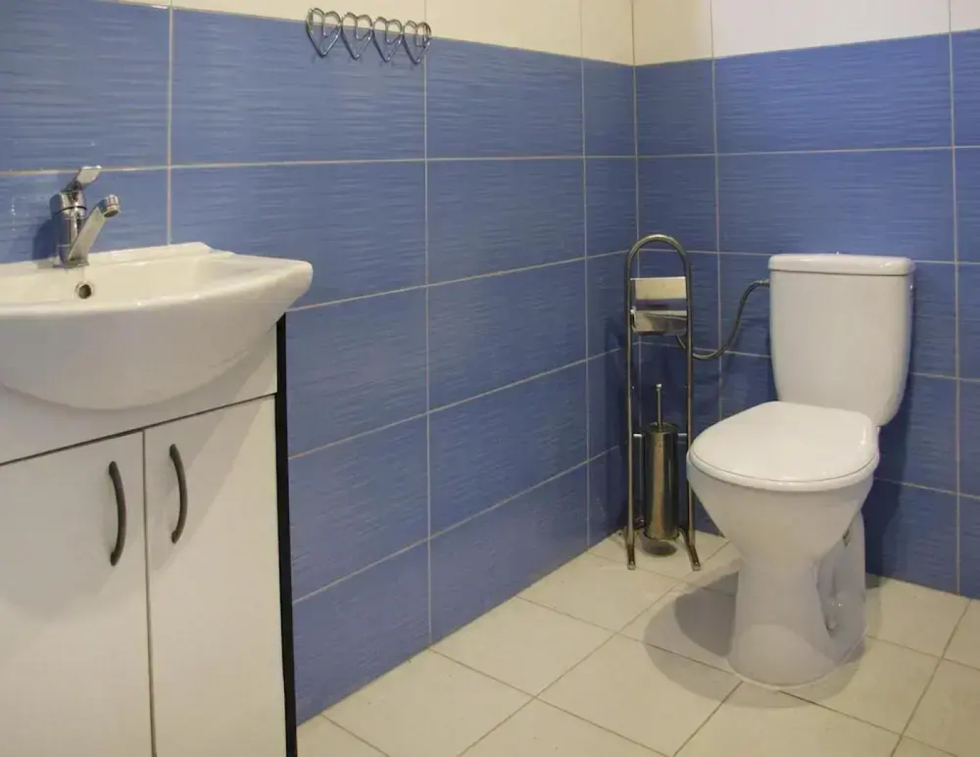 Cottage With Fireplace, Right on the Lake, Ryn